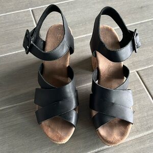 Toms heels in good condition.